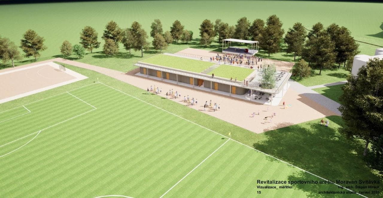 Architektonická studie revitalizace sportovního areálu Moravan Svitávka – letecký pohled na kabiny se zelenou střechou a fotbalové hřiště